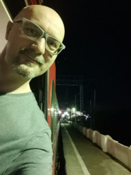 Передаём привет вечернему Красному Сулину Ростовской области. В городе проживает семья Стрельниковых, потомков ветви старшего брата Филиппа из первых молокан переселившихся в Закавказье в 1833-37 годах.…