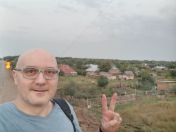А вот и конечный пункт поездки для встречи со Стрельниковыми — село Бутырки (москвичи улыбнулись)!