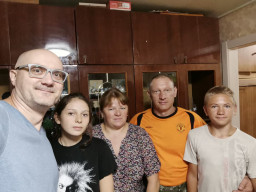 Дружная семья Стрельниковых в двух поколениях связующих историю молокан 19 века и современную историю России.