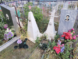 Захоронение Стрельниковых в одной ограде (в селе потомки первых Стрельниковых проживают, церковь восстановлена, есть музей)